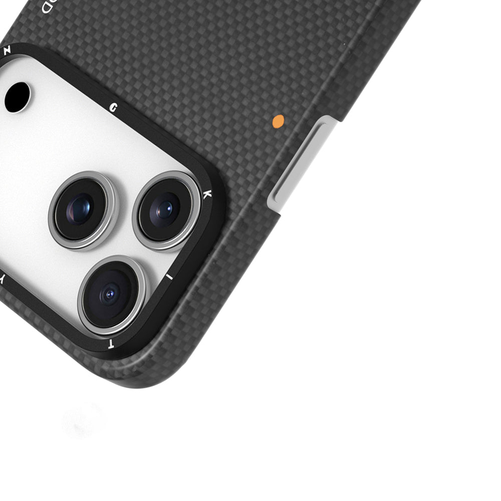 Apple iPhone 17 Pro Kılıf M-safe Şarj Özellikli Aramid Fiber Youngkit 1500D Kevlar Extreme Wing Titanyum-Gold Serisi Kapak Titanyum-Gold