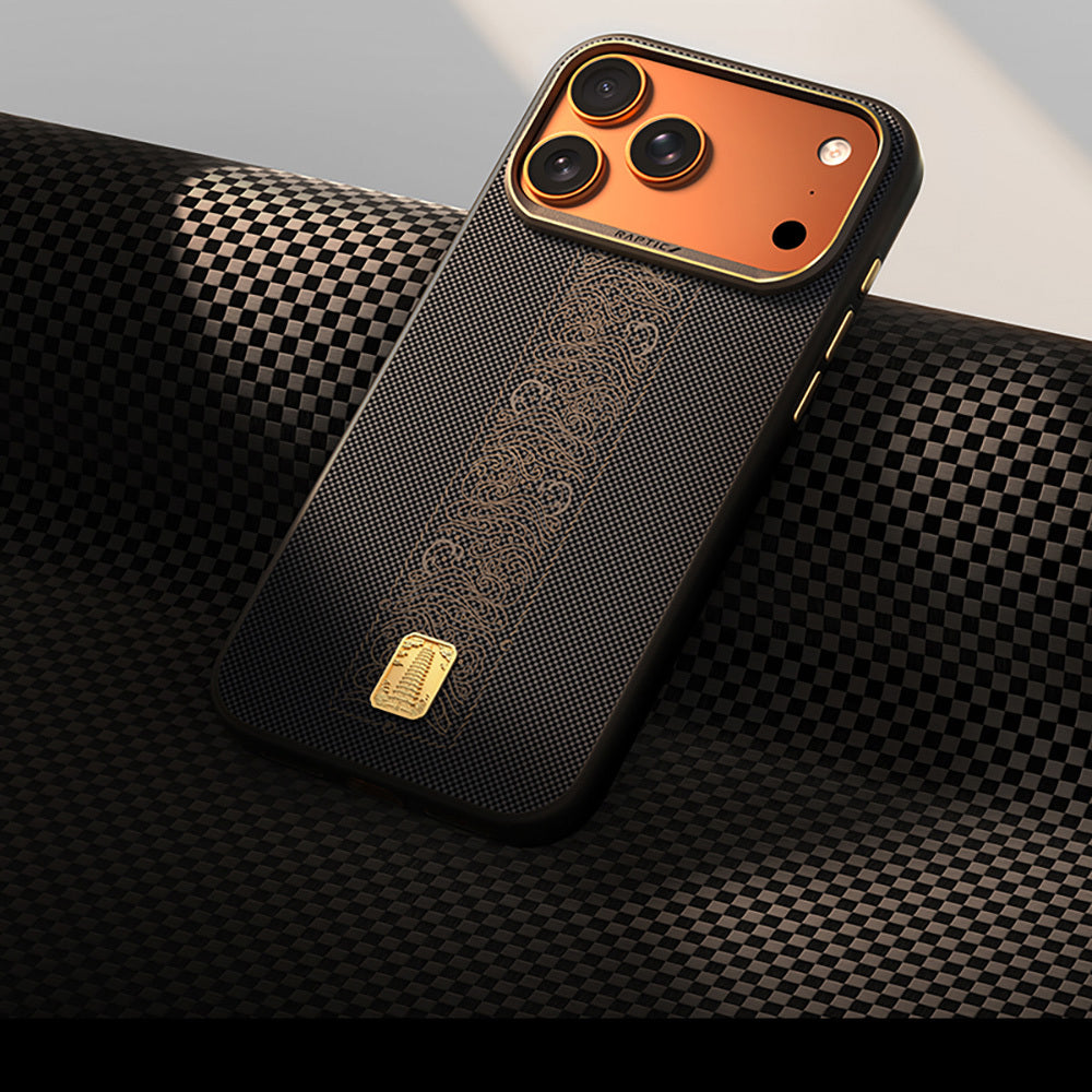 Apple iPhone 17 Pro Kılıf M-safe Şarj Özellikli Raptic Aramid Dual Rise Serisi 24 Ayar Altın Kaplamalı Karbon Kapak