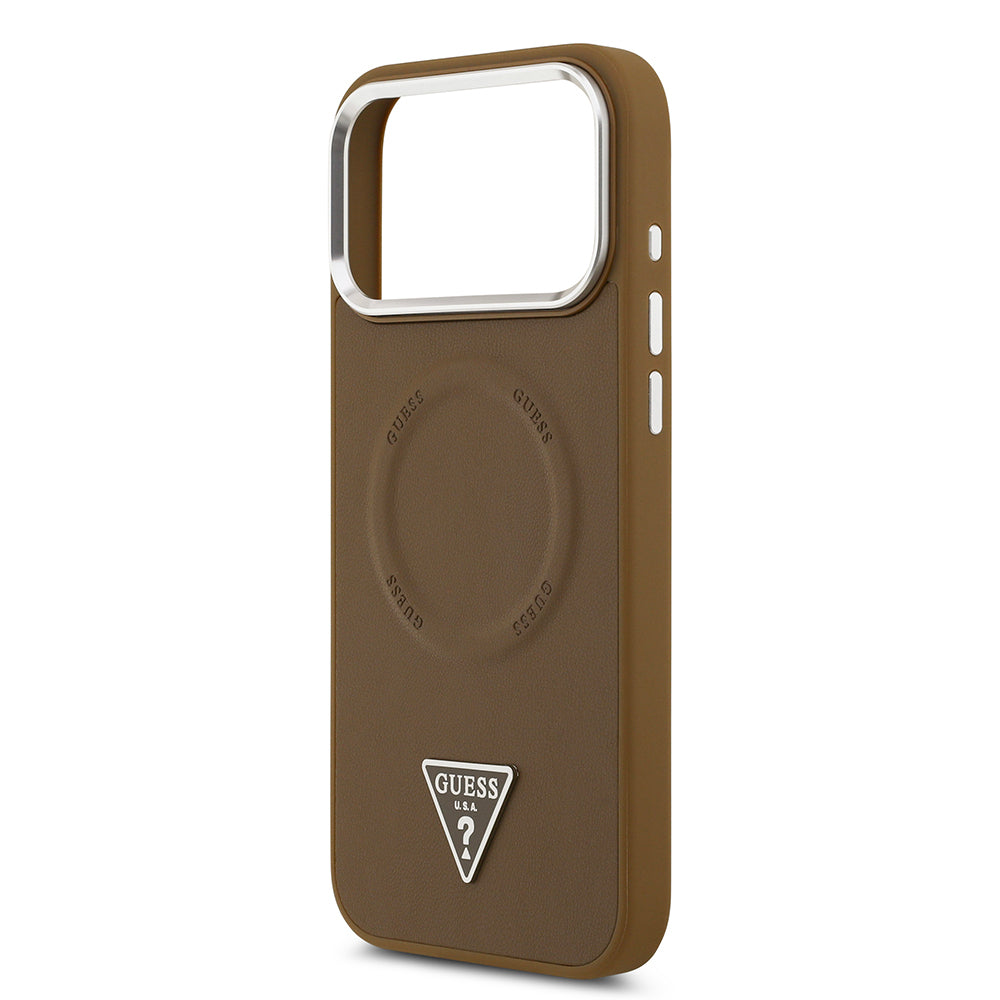 Apple iPhone 17 Pro Max Kılıf Guess Orjinal Lisanslı M-safe Şarj Özellikli PU Deri Metal Kamera Çerçeveli Üçgen Logolu Kapak Kahverengi