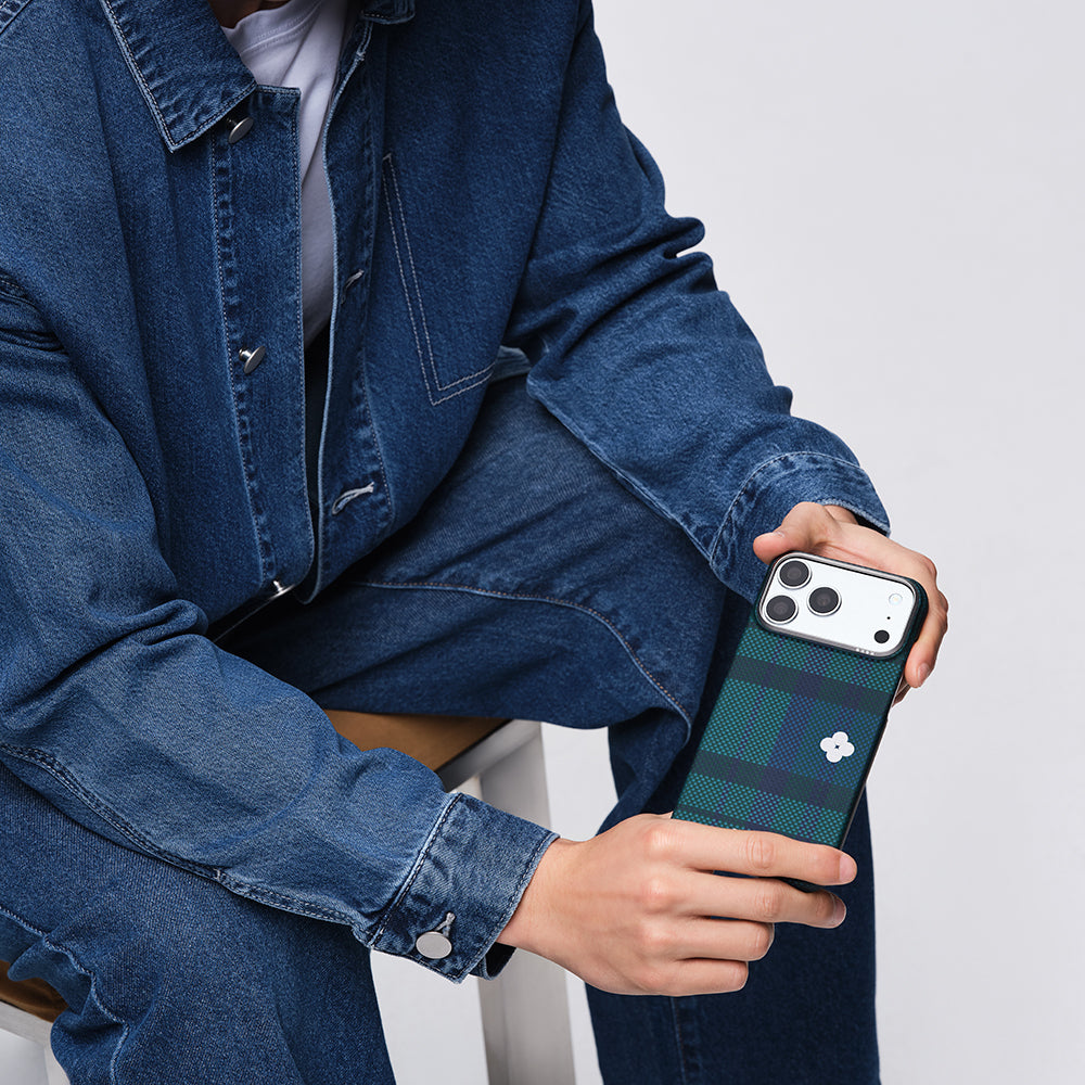 Apple iPhone 17 Pro Max Kılıf M-safe Şarj Özellikli Aramid Karbon Fiber Pitaka Flora in Grid Serisi Kapak