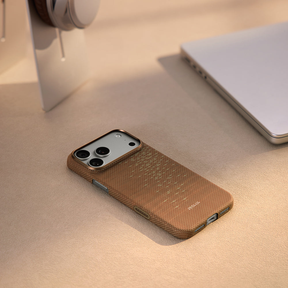 Apple iPhone 17 Pro Max Kılıf M-safe Şarj Özellikli Aramid Fiber Pitaka Glints of Gold Ultra Slim Serisi Kapak Gold