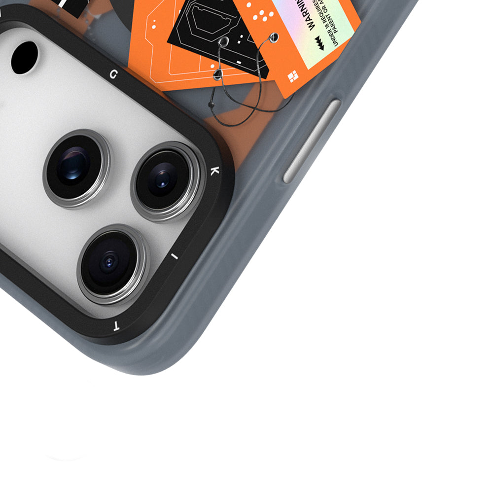 Apple iPhone 17 Pro Max Kılıf M-Safe Şarj Özellikli Youngkit Different Dimension Serisi Kapak Gri