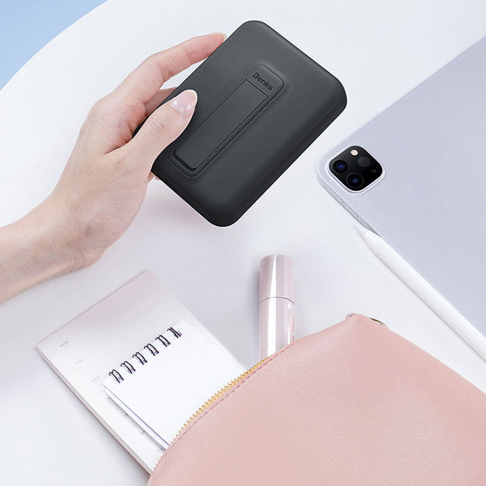 Benks MP09 Magsafe Magnetik Standlı İnce Tasarımlı Powerbank 6000mAh Beyaz