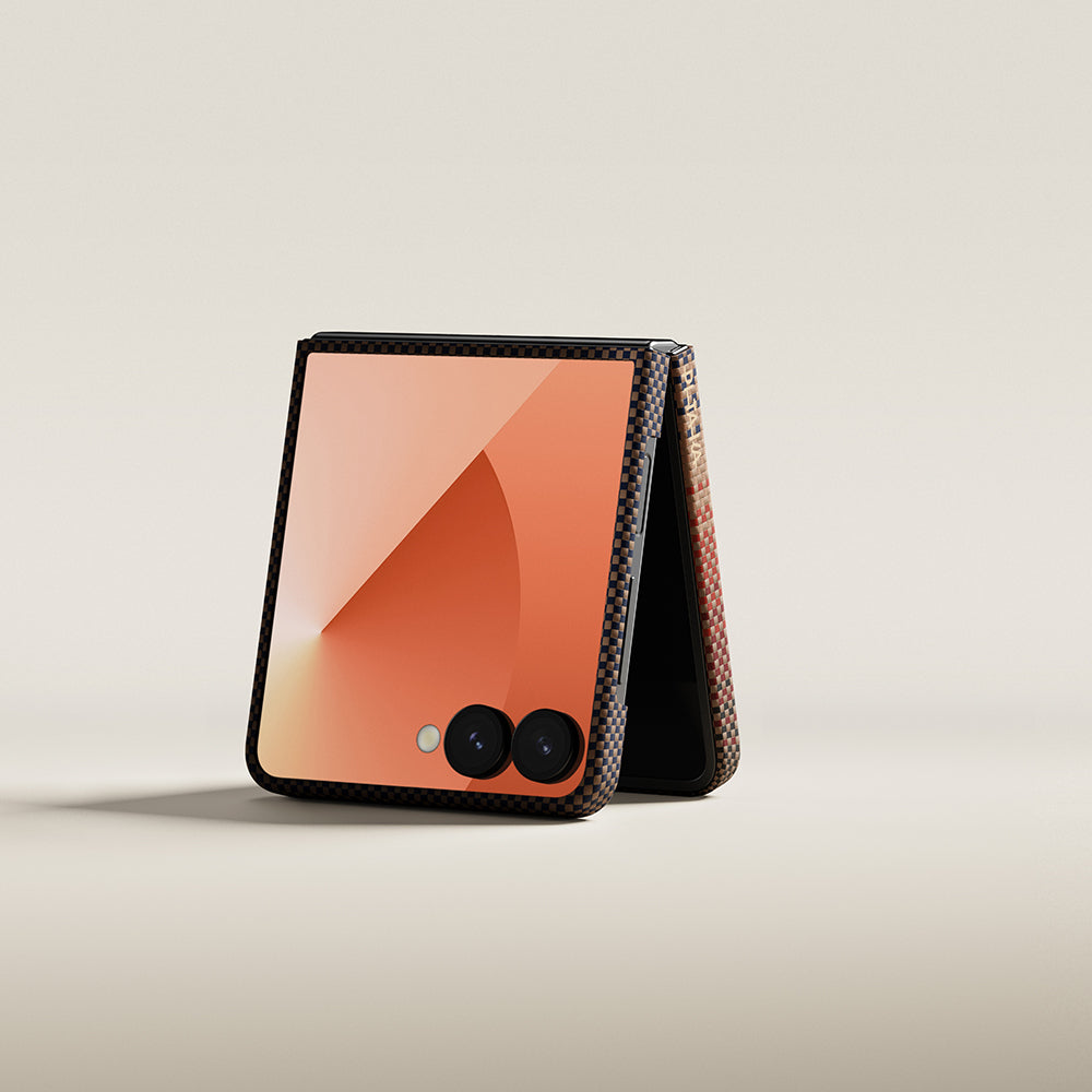 Galaxy Z Flip 7 Kılıf M-safe Şarj Özellikli Aramid Fiber Pitaka Tactile Woven Sunset-Moonrise Serisi Kapak Kahverengi