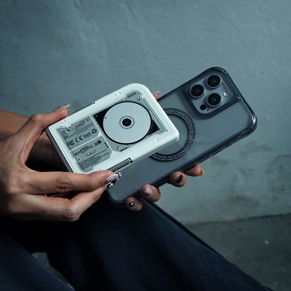 Skinarma Nexus Nova Kablosuz ve PD Hızlı Şarj Özellikli Standlı Taşınabilir Powerbank 20W 5000mAh Siyah